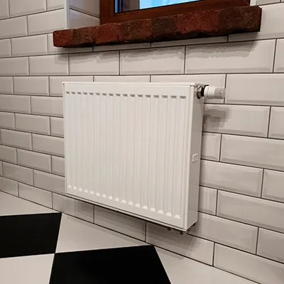 Стальной панельный прибор в частном доме