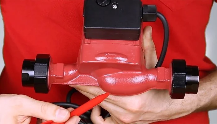 Вход и выход циркуляционного насоса