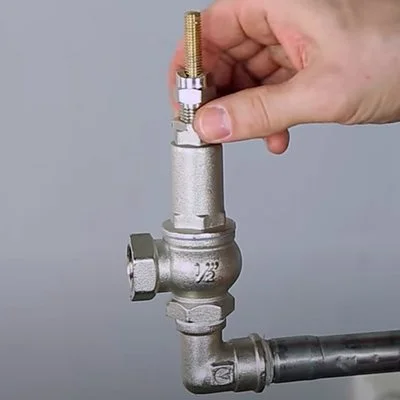 Регулируемый предохранительный клапан