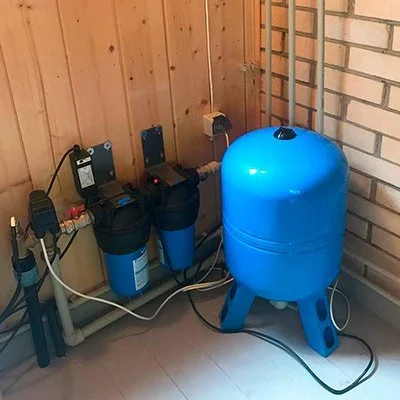 Гидроаккумулятор вертикальный