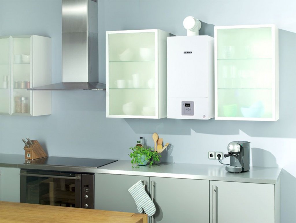 Газовый котел Bosch установленный на кухне