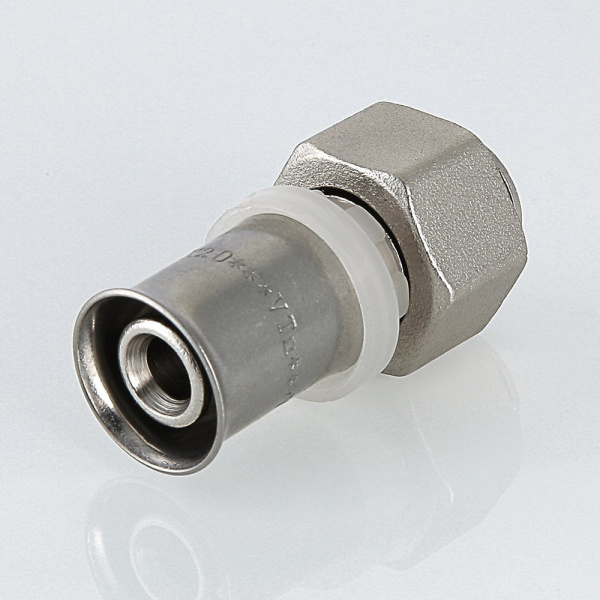 Пресс-фитинг Valtec с накидной гайкой под евроконус 16x2,0 мм 3/4 Пресс-фитинг Valtec с накидной гайкой под евроконус 16x2,0 мм 3/4 - фитинг с переходом на резьбу для металлопластиковых труб | Фото